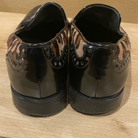 STUART WEITZMAN womens tassel oxfords loafers, leopard print.  Size 8.5 used - Picture 5 of 9